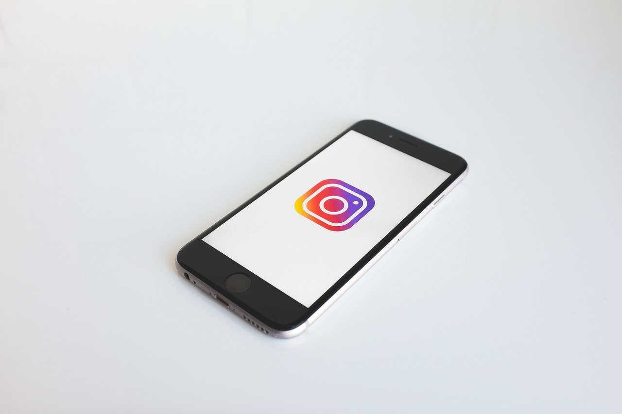 Can An Instagram Account Completely Substitute A Website For Retail Businesses? Pros And Cons